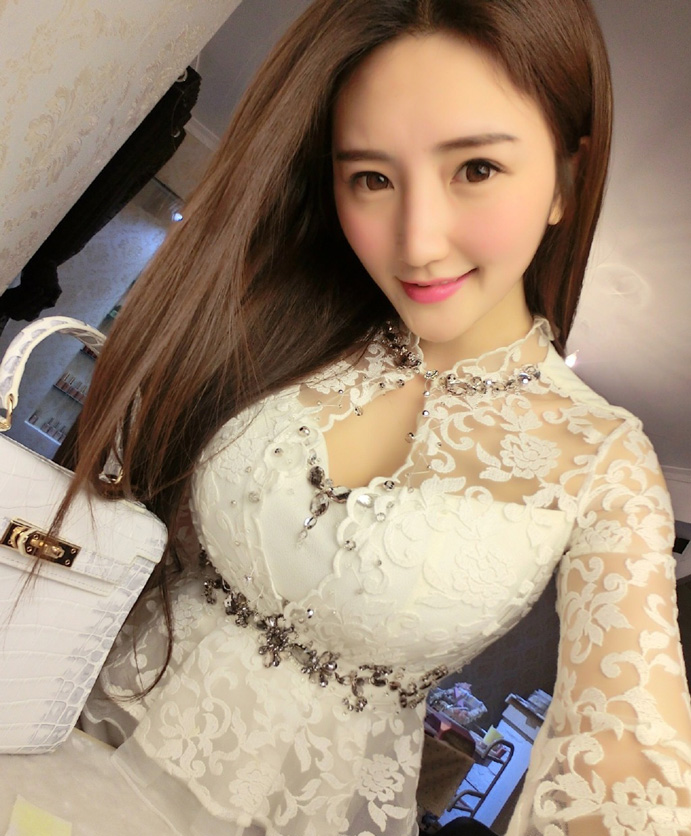 衣服灰色的形容词是什么